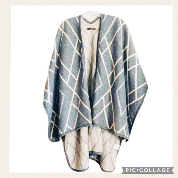 Gorgeous Warm Gray/Tan Plaid Flannel Wrap Cape Host Pick - Picture 2 of 10